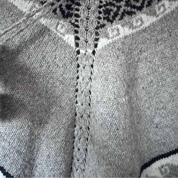 Hand Knit Cowichan Design Brown Wool Triangle Poncho - Picture 6 of 16